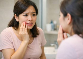Bà Bầu Bị Sưng Lợi Chảy Máu Chân Răng: Nguy Hiểm Không?